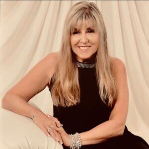 Meet your Posher, Debbie